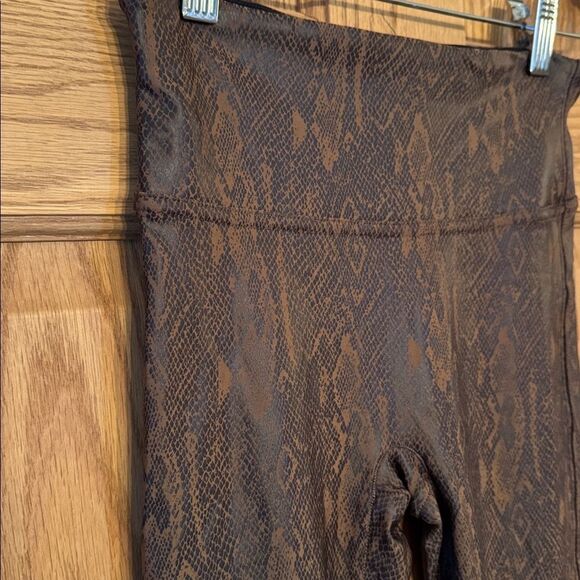 SPANX Faux Leather Brown Snakeskin Leggings Small - Picture 5 of 6